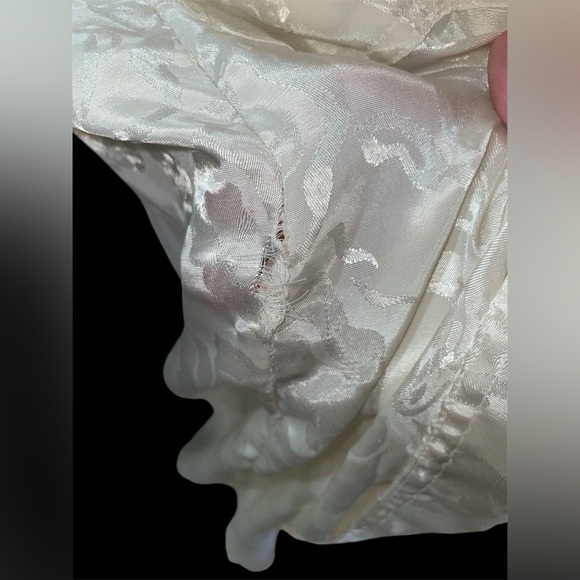 Vintage Victoria Secrets Long Cream Robe - Picture 7 of 9